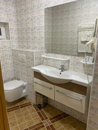 Гостиница Золотое Руно Таганрог Двухместный номер с 2 отдельными кроватями, вид на бассейн-5