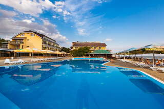 Гостиница Золотое Руно Таганрог Двухместный номер с 2 отдельными кроватями, вид на бассейн-1