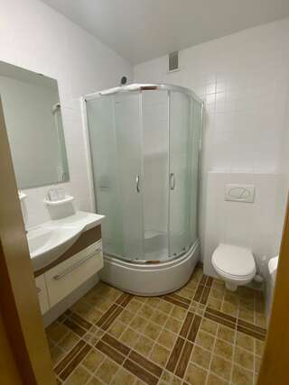 Гостиница Золотое Руно Таганрог Двухместный номер с 2 отдельными кроватями, вид на бассейн-3